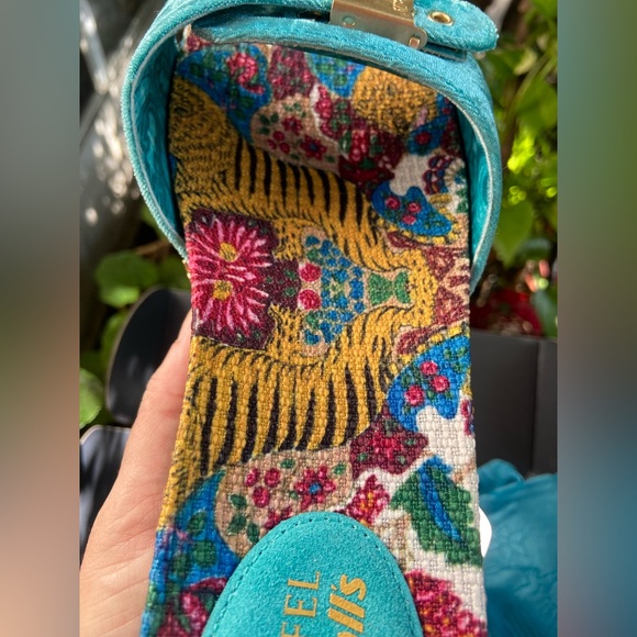 DR. SCHOLL'S Tiger Original Iris Apfel Collaboration Velvet Sandals/Clogs. NWT - Picture 13 of 16